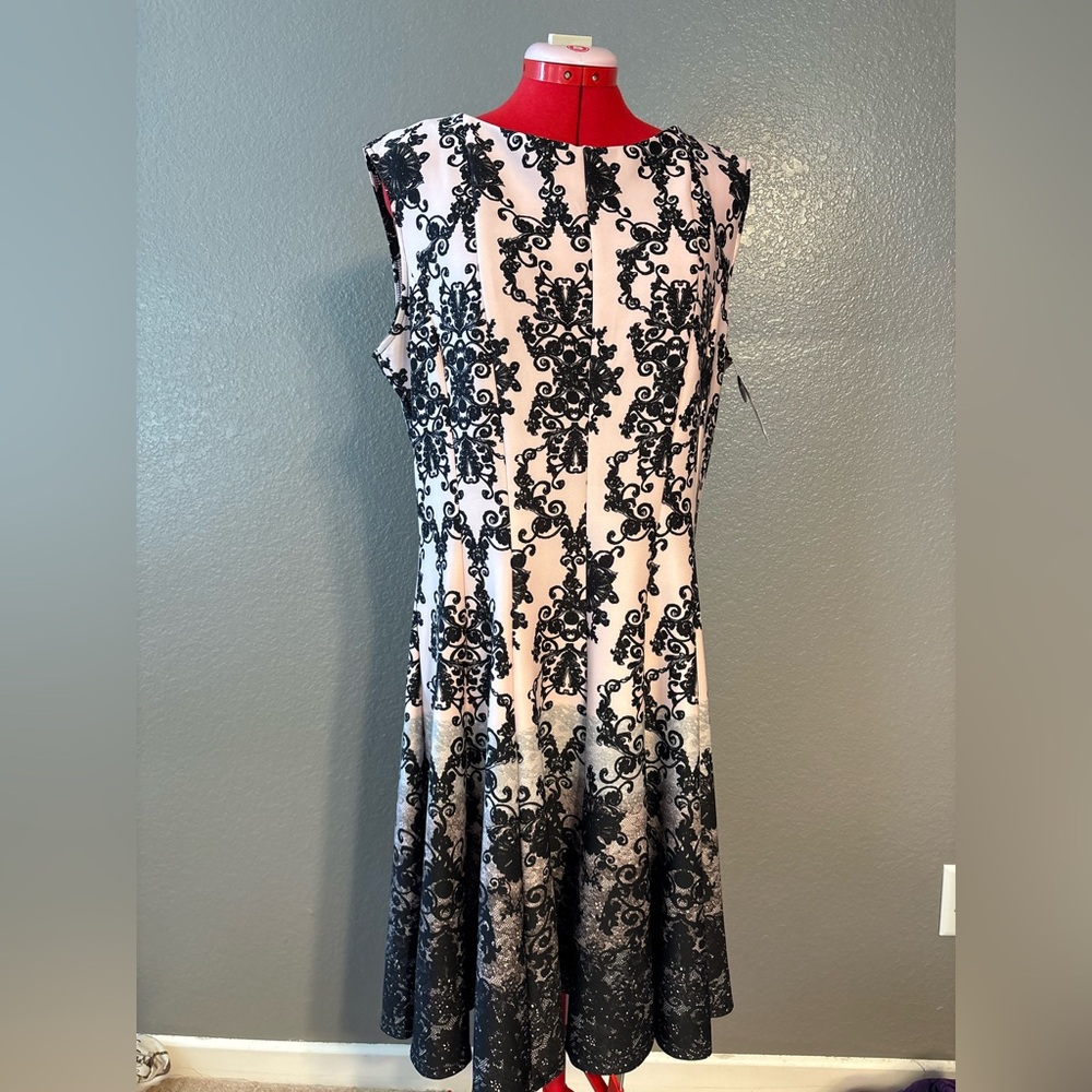 Black and pink sleeveless dress